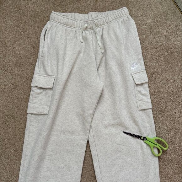 Nike Sportswear Club Fleece Women’s Oversized Cargo Sweatpants Joggers Medium - Picture 7 of 10